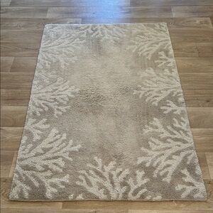 Pottery Barn area rug carpet